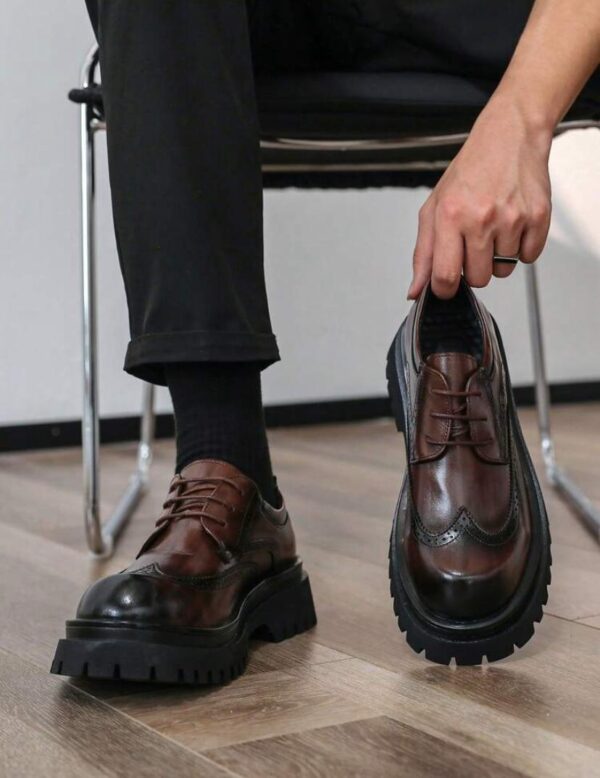 Brown Classic Retro Brogue Carved Men's Casual Leather Shoes