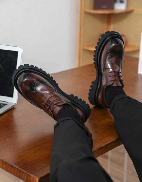 Brown Classic Retro Brogue Carved Men's Casual Leather Shoes