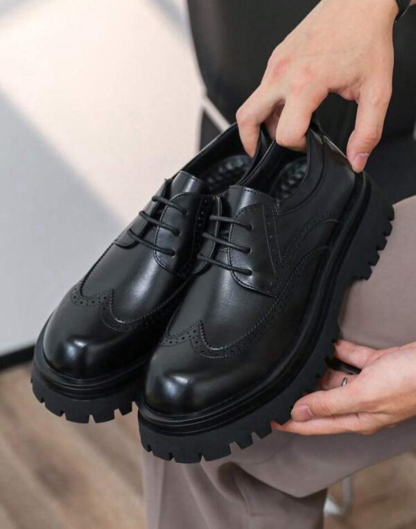Black Classic Retro Brogue Carved Men's Casual Leather Shoes