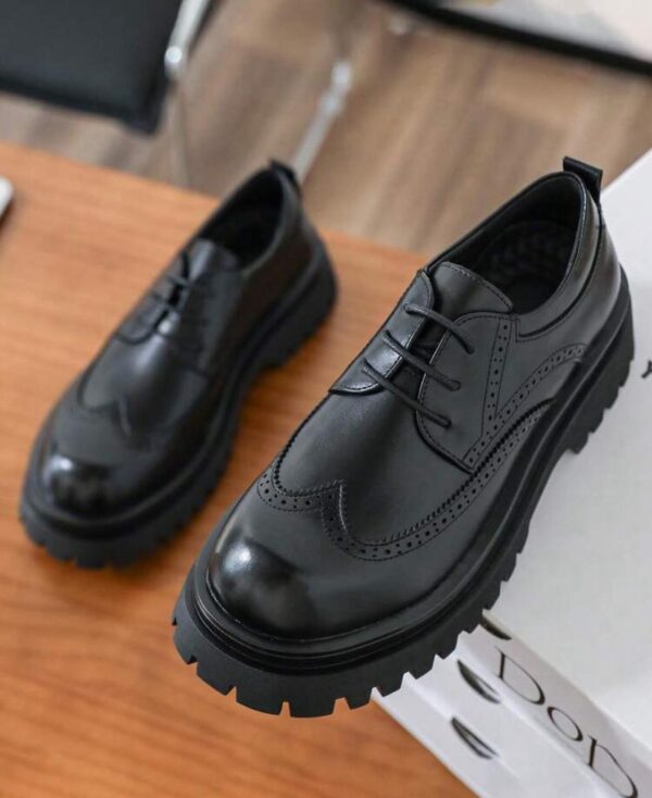 Black Classic Retro Brogue Carved Men's Casual Leather Shoes