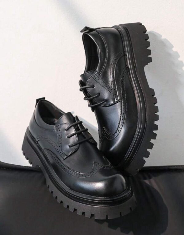 Black Classic Retro Brogue Carved Men's Casual Leather Shoes