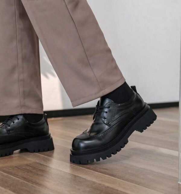 Black Classic Retro Brogue Carved Men's Casual Leather Shoes