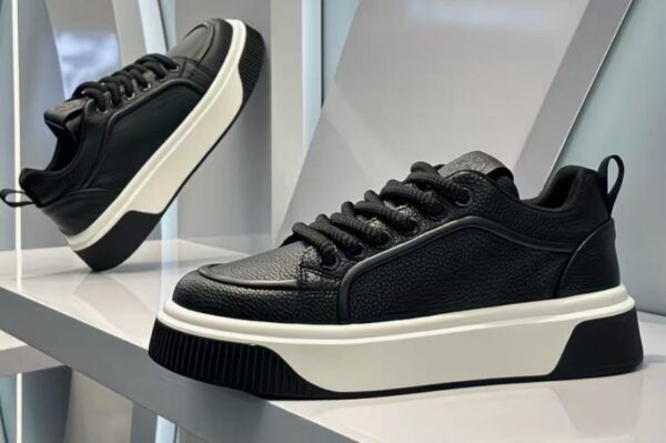 Black white think sole sneaker