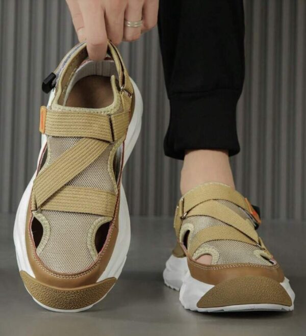 Brown outdoor fashion slippers