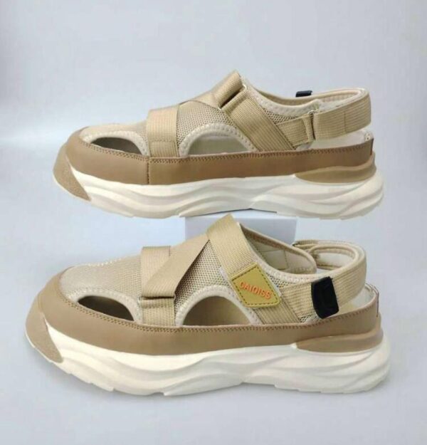 Brown outdoor fashion slippers